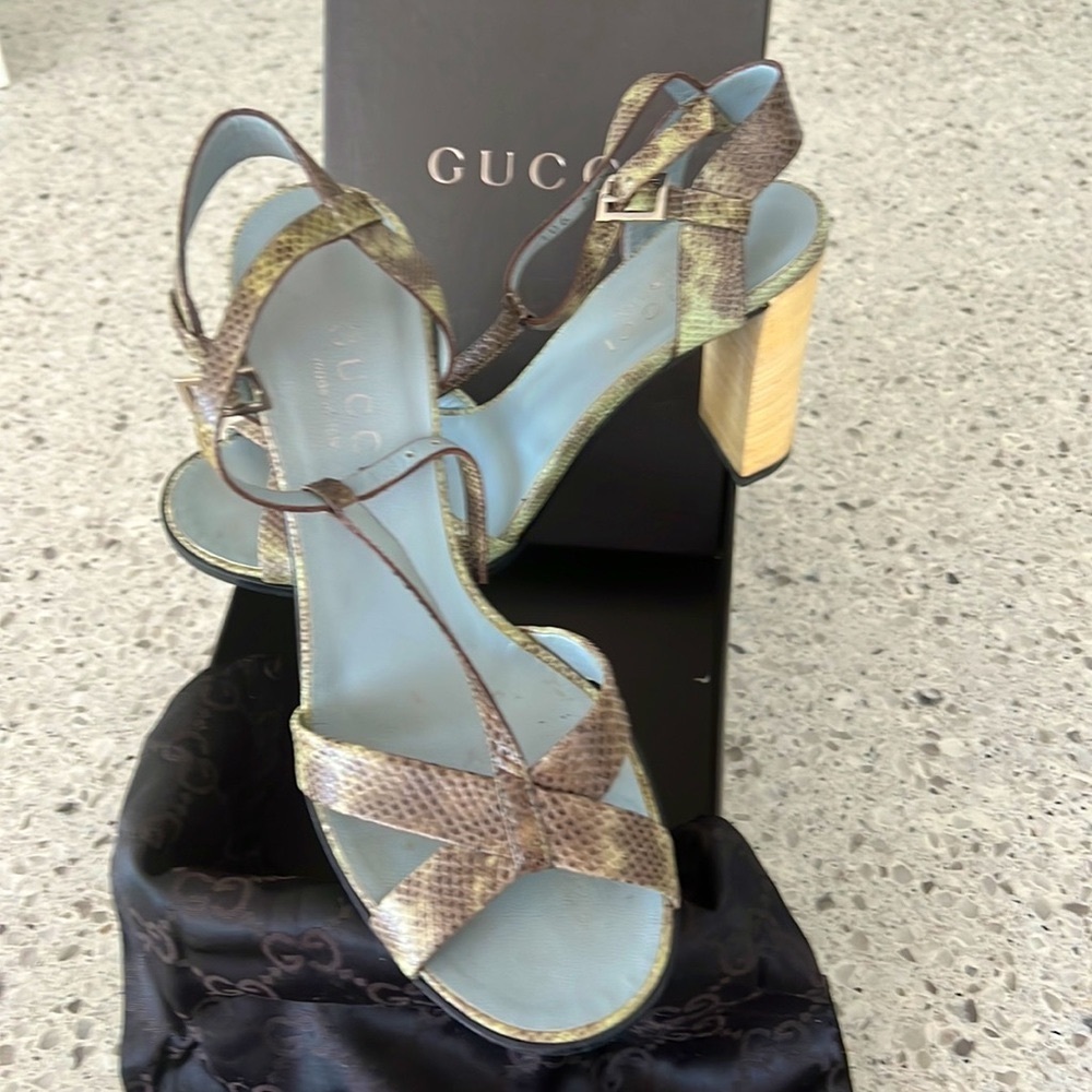 Vintage Y2K Gucci sandals size 7B